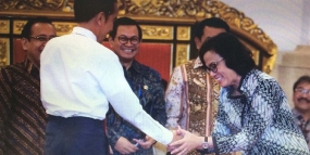 Source : https://www.merdeka.com/uang/presiden-jokowi-ke-sri-mulyani-satu-satunya-menteri-keuangan-terbaik-dunia.html