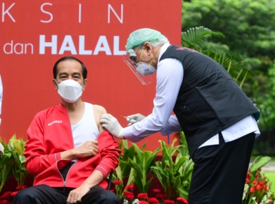 President Jokowi ontvangt tweede dosis Covid-19 vaccininjectie