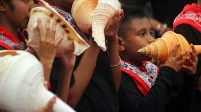 Source : http://www.kamerabudaya.com/2016/12/tahuri-alat-musik-tradisional-dari-maluku.html