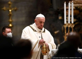 Buitenland : Paus geeft Urbi et Orbi niet vanaf balkon maar blijft binnen