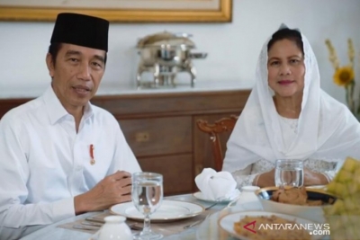 Jokowi, First Lady Iriana, groeten de &quot;gelukkige Idul Fitri&quot;