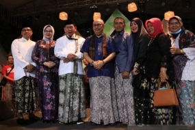 Pekalongan Batik Sarong dringt door in de wereldmarkt
