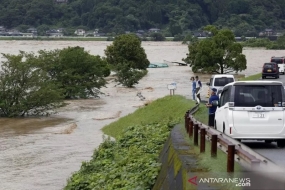 Buitenland : Japan heeft duizenden mensen geëvacueerd na zware regenval in Kyushu