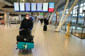 Buitenland : Luchtvaartbranche komt met &#039;coronapaspoort&#039; voor reizigers
