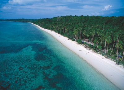 Ngurbloat- strand in het zuidoosten van Maluku