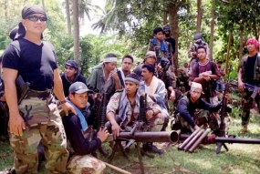 Source : http://nasional.republika.co.id/berita/nasional/umum/17/09/14/ow9mo2396-wni-sandera-abu-sayyaf-tiba-di-indonesia