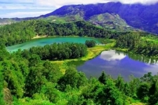 Telaga Warna : Een plek met natuurlijke fenomenen In Banjarnegara, Midden-Java