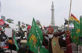 Buitenland : Tienduizenden demonstreren tegen regering Pakistan
