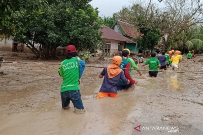 Jokowi draagt het ministerie op de normale toestand in het door overstromingen getroffen Noord-Luwu te herstellen