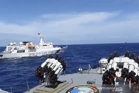 Een screenshot van een video opgenomen door KRI Tjiptadi-381, opererend onder Navy&#039;s Fleet Command I, die een Chinees kustwachtschip waarschuwt voor de North Natuna Sea, Riau-eilanden. De foto is gemaakt op 30 december 2019. (Antara Foto / HO / informatieafdeling van de vlootopdracht I van de marine)