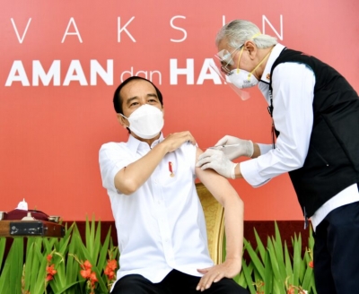 Jokowi heeft de eerste injectie met het COVID-19-vaccin toegediend in Merdeka Palace