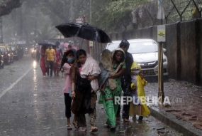 Buitenland : Nivar Tyfoon  trof India en doodde vijf mensen