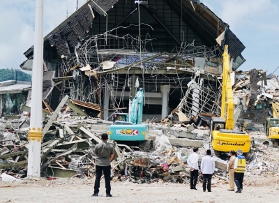 President Bezoek aan locaties die getroffen zijn door de aardbeving in West Sulawesi