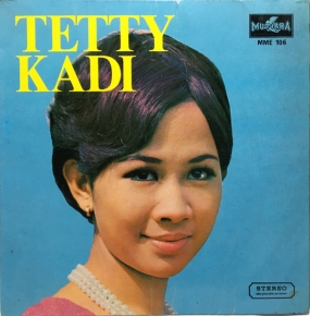 Nostalgische liedjes : Sepanjang Jalan Kenangan door Tetty Kadi
