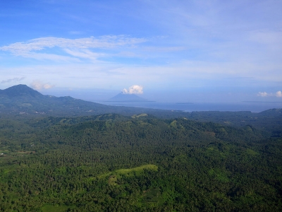 Source : https://ksmtour.com/informasi/tempat-wisata/sulawesi-utara/gunung-tumpa-melihat-indahnya-pemandangan-kota-manado.html