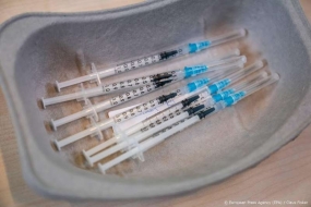 Buitenland: Pfizer/BioNTech levert 40 miljoen doses voor vaccinatieplan WHO