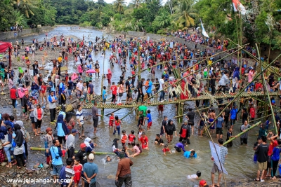 Ngubek Leuwi-traditie uit Garut regenschap, West Java