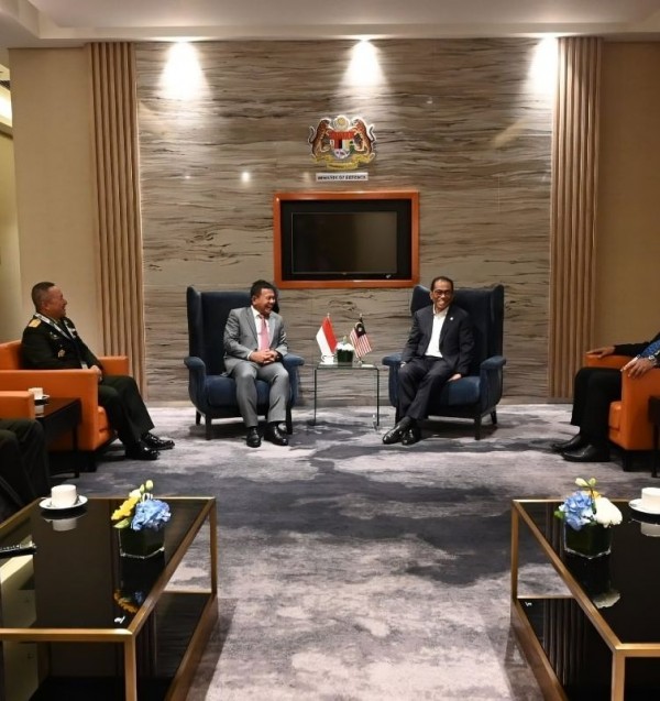 Vice-ministre de la Défense de la République d'Indonésie a accepté l'invitation à rencontrer le 