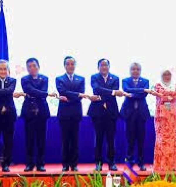 La Ministre indonésienne des Affaires étrangères: ASEAN et les  États-Unis font de l'Indo-Pacifique