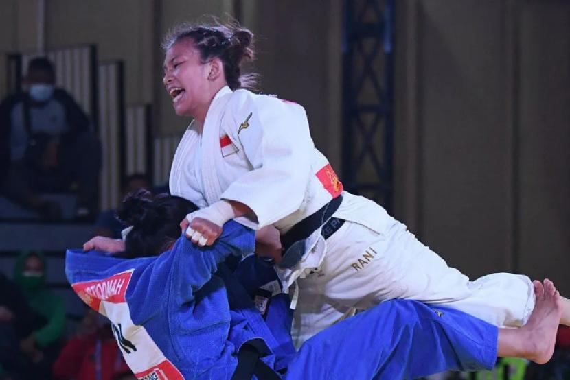 Deux judokas indonésiens arrivent à Hong Kong pour participer à l'AJC 2024