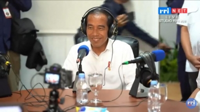 Le président Joko Widodo fait sa première émission au studio RRI IKN. (capture d&#039;écran RRNet, DRY)