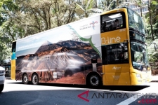 Pour la promotion touristique, le bus de merveilleux d’Indonésie circulait sur la route principale de Berlin