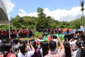 Le marché forestier de Ranowelo et le lac de Ranolewo à Minahasa