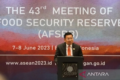 Chef de Bapanas Arief Prasetyo Adi lors de la réunion du Conseil de la réserve de sécurité alimentaire de l&#039;ASEAN (AFSRB) à Bogor, mercredi (7/6/2023). ANTARA/HO-Bapanas.