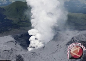 Le mont Aso au Japon entre en éruption, le niveau d&#039;alerte est relevé