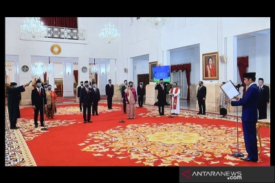 Le président Jokowi a nommé 12 ambassadeurs pour les pays amis