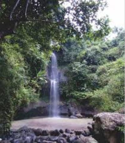 Cascade de Banyu Lawe à Madiun, Java oriental