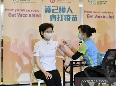 La dirigeante de Hong Kong appellent leurs citoyens à se rendre au centre de vaccination COVID-19