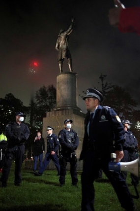 La police australienne arrête les destructrices de la statue du capitaine Cook