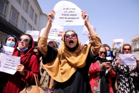 Des milliers d&#039;Afghans protestent contre l&#039;expulsion ordonnée par les talibans