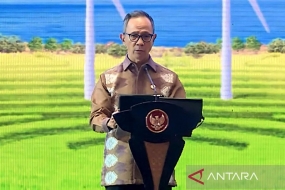 Le président du conseil des commissaires de l&#039;Autorité des services financiers (OJK), Mahendra Siregar, s&#039;exprime lors de la réunion annuelle 2024 du secteur des services financiers à Jakarta, mardi (20/2/2024). ANTARA/Martha Herlinawati Simanjuntak/pri.