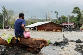 Le cyclone Kompasu frappe les Philippines, fait neuf morts