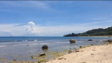 La plage de Batu Hideung