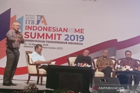 Satryo Soemantri Brodjonegoro, conseiller spécial du ministre chargé de la Politique d&#039;innovation et de la compétitivité de l&#039;industrie au séminaire sur le thème &quot;Le futur véhicule de l&#039;Indonésie&quot;  à Jakarta, mercredi (08/14/2019)