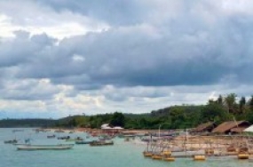 La baie Ekas à Lombok, Nusa Tenggara Ouest