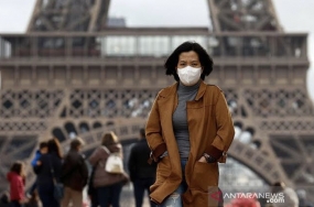 Des manifestants français occupant 3 bâtiments du théâtre demandent à rouvrir