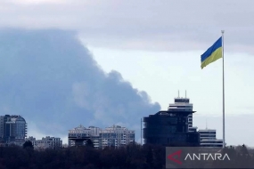 Archives - La fumée monte dans le ciel à Kiev, Ukraine (27/2/2022).  ENTRE/Xinhua/Lu Jinbo/aa.