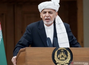 Le président afghan quitte Kaboul, les talibans déclarent la guerre