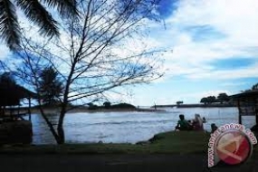 La plage de Tiram, Sumatra occidental.