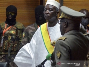 Le président, le premier ministre, et le ministre de la défense du Mali ont été arrêtés par l&#039;armée