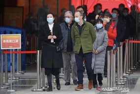 Des experts de l&#039;OMS visitent des laboratoires à Wuhan soupçonnés d&#039;être la source de Coronavirus