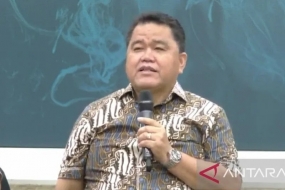 Le directeur général de la prévention et du contrôle des maladies (P2P) du ministère indonésien de la santé Maxi Rein Rondonuwu lors d&#039;une conférence de presse pour la Journée mondiale sans tabac 2023 à Jakarta, lundi (29/5/2023).  ANTARA/Andi Firdaus.