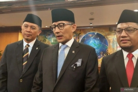 Ministre du Tourisme et de l&#039;Économie créative (Menparekraf) Sandiaga Salahuddin Uno (au centre) lors de sa rencontre à Jakarta, mercredi (13/9/2023). ANTARA/Sinta Ambar