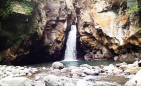 Cascade de Tembok Barak, Singaraja, Bali.