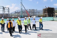 Le président Joko Widodo inspecte la construction d&#039;une fonderie de cuivre appartenant à PT Amman Mineral Nusa Tenggara (AMNT) à West Sumbawa Regency, province de West Nusa Tenggara (NTB), mardi (20/6/2023).  ANTARA/HO-Secrétariat présidentiel Bureau de presse/Laily Rachev/am.