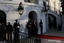 Trump met fin à la présidence américaine et quitte la Maison Blanche